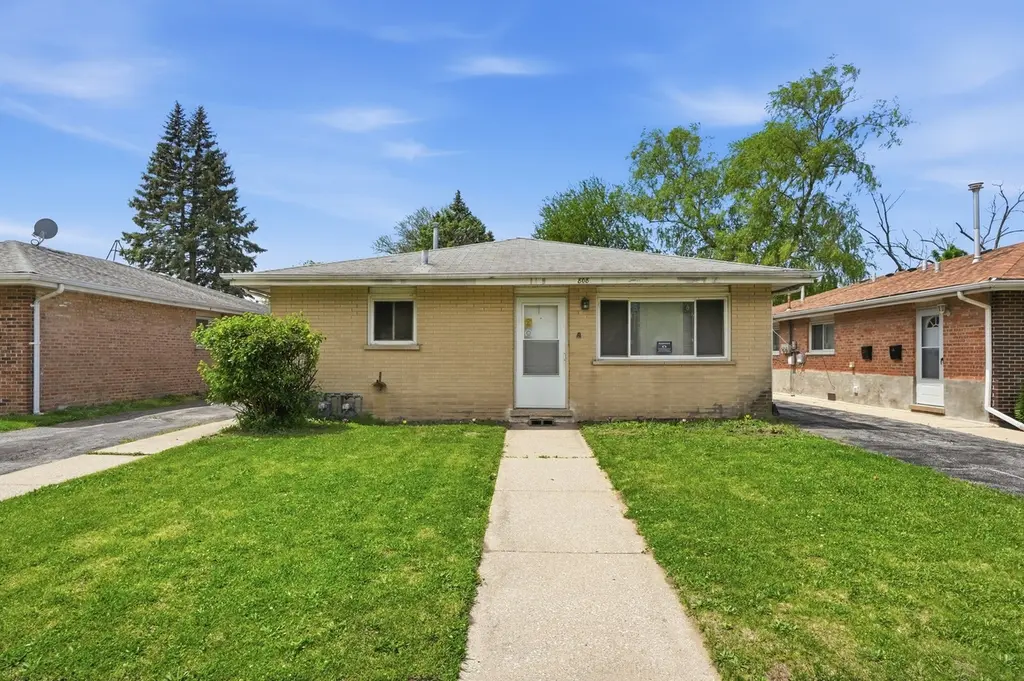 808 Mackinaw Ave