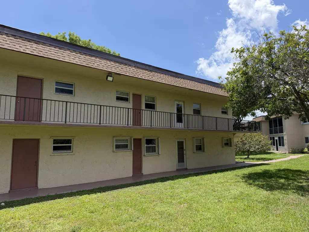 752 Lori Dr #210