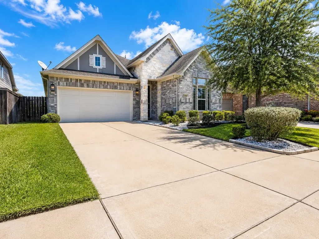 2414 Manor Valley Ln