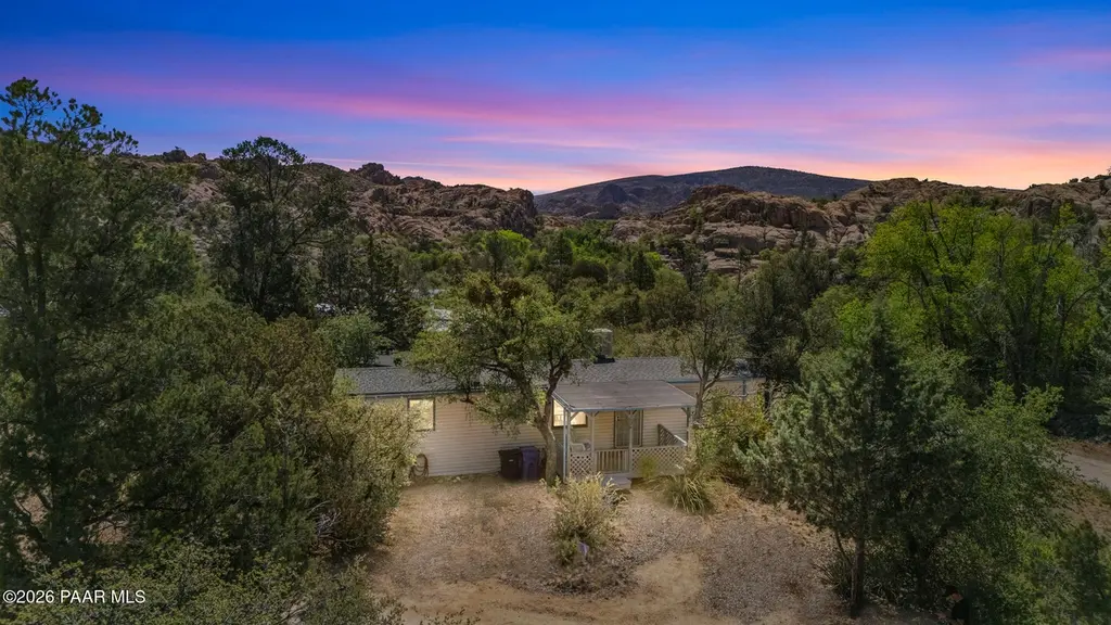 1526 Private Rd