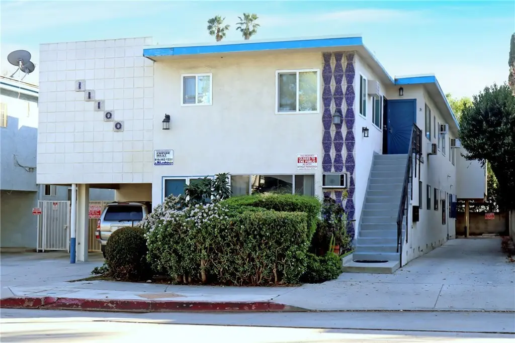 11100 Camarillo St