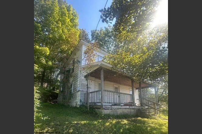 102 W High St