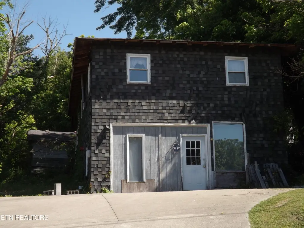 918 E Cumberland Ave