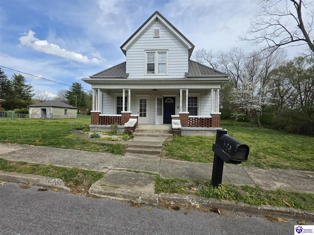 304 N Walnut St