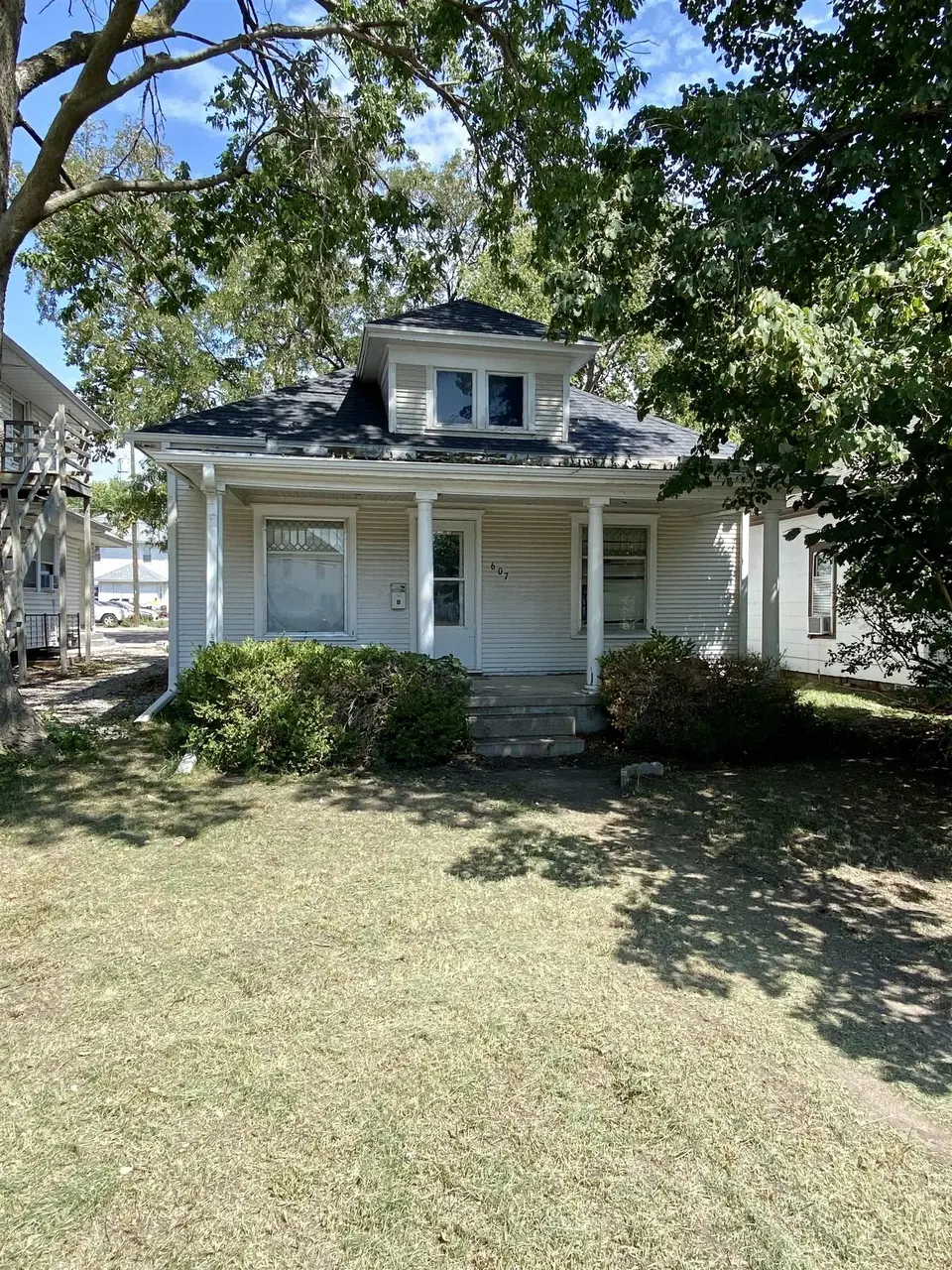 607 W 25th St
