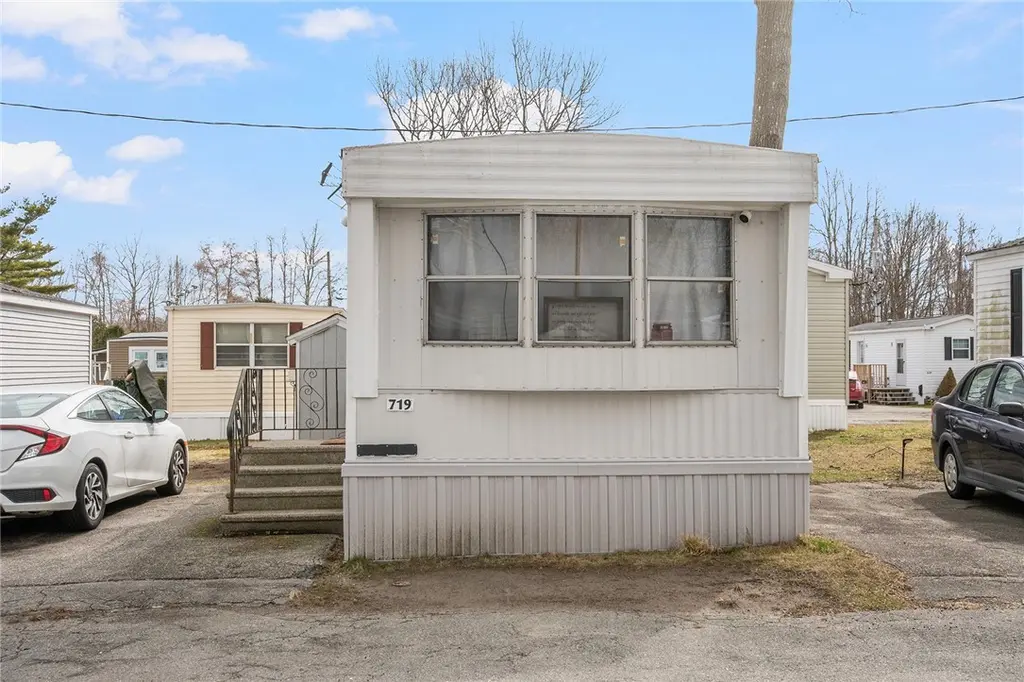 719 Forest Park
