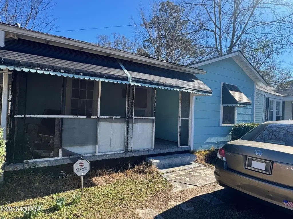 1046 Radio Dr