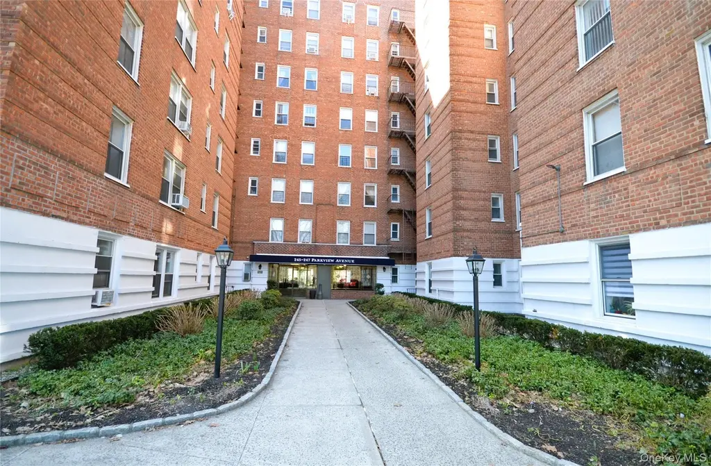 247 Parkview Ave Unit 6M