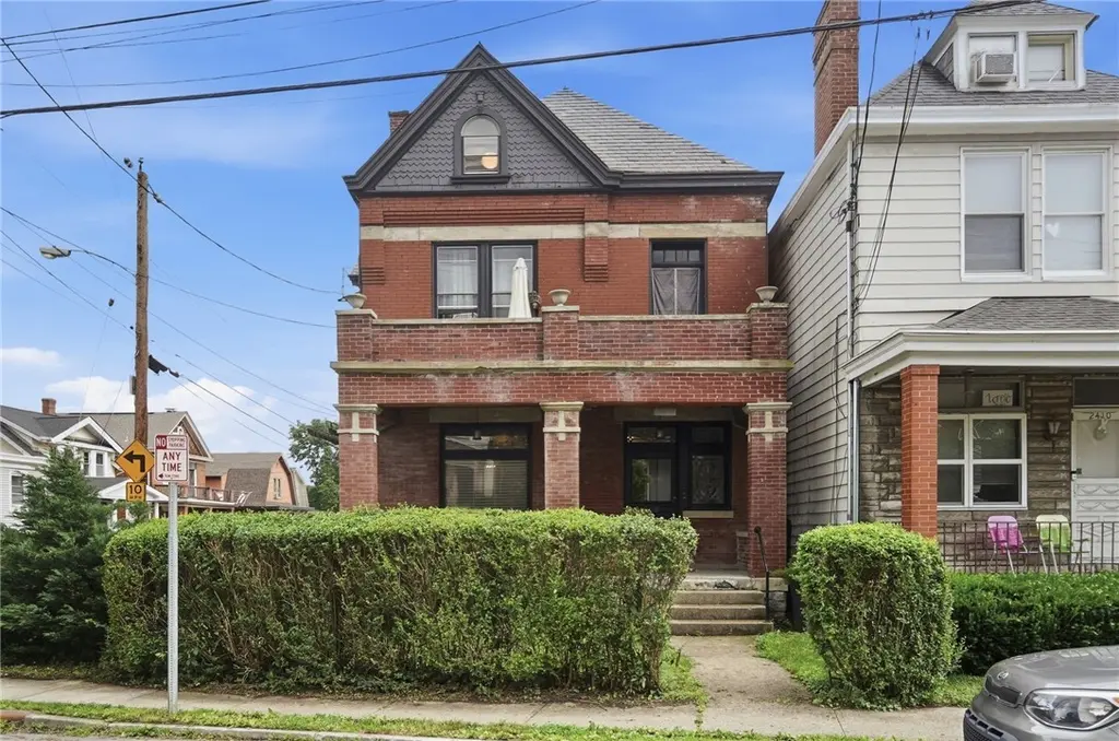 2412 Fairview Ave