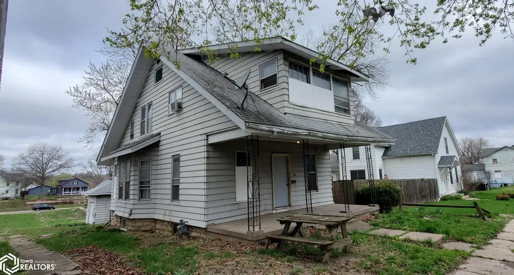 117 N Gunnison St