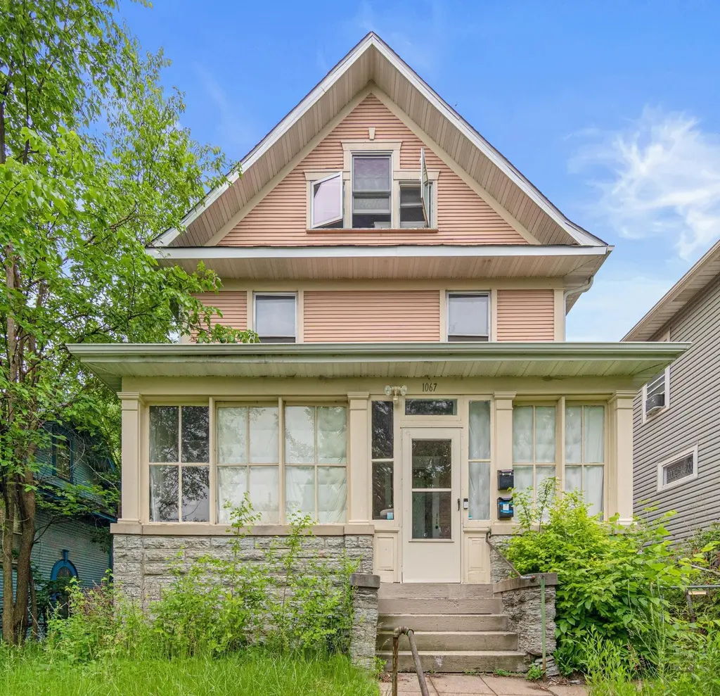 1067 Jessie St