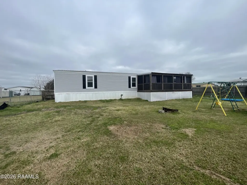 105 Windrose Ln