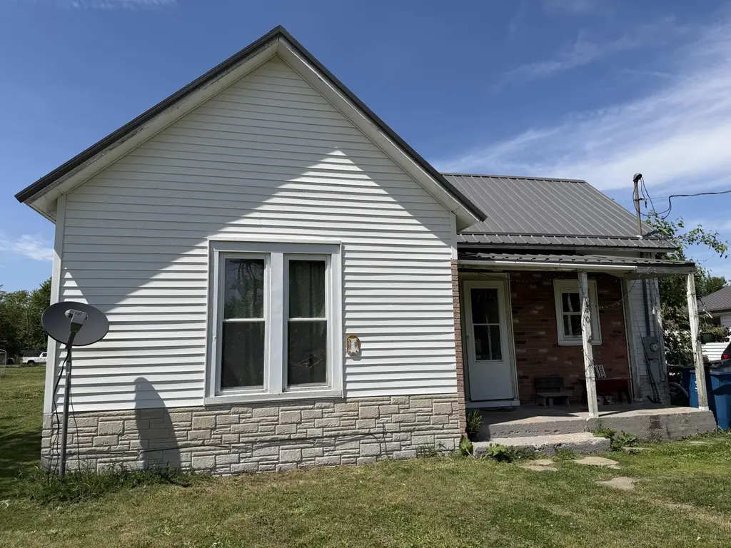 230 W Mill St