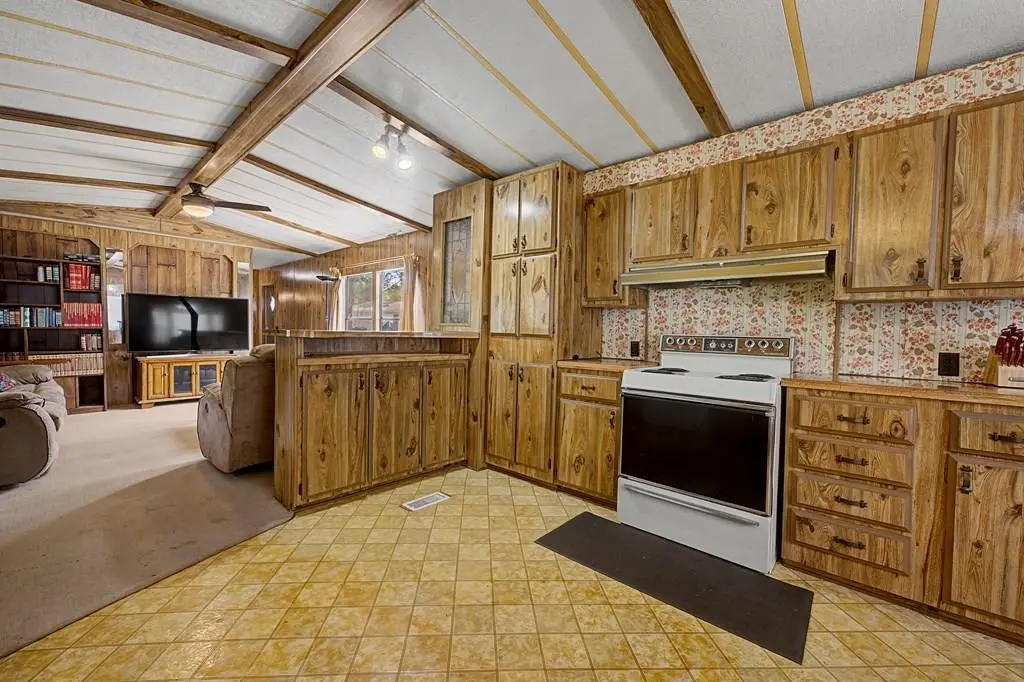 142 Roadrunner Dr