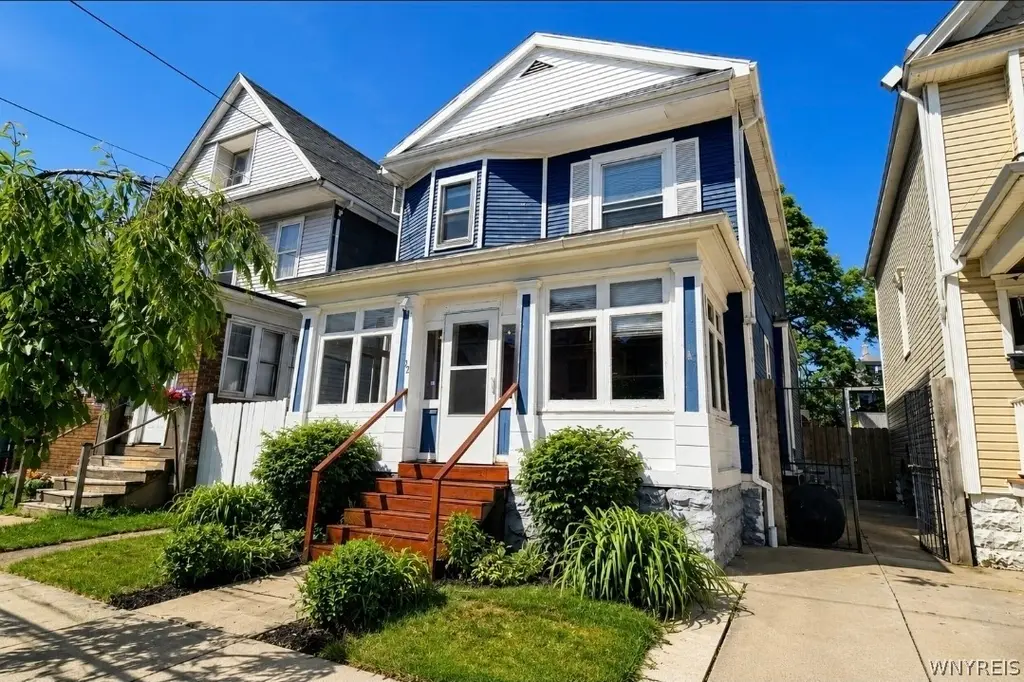32 Gallatin Ave