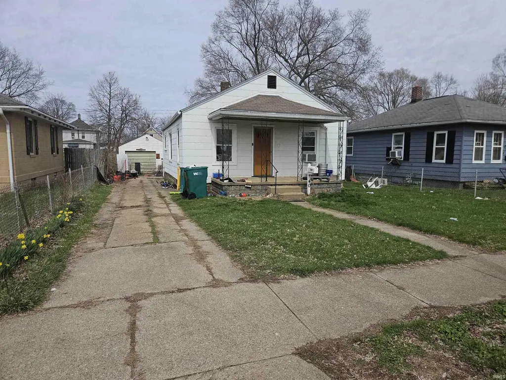 740 E 6th St