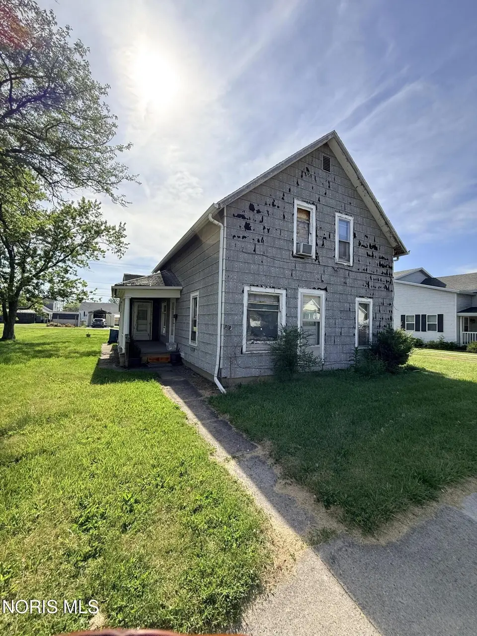 709 S Main St