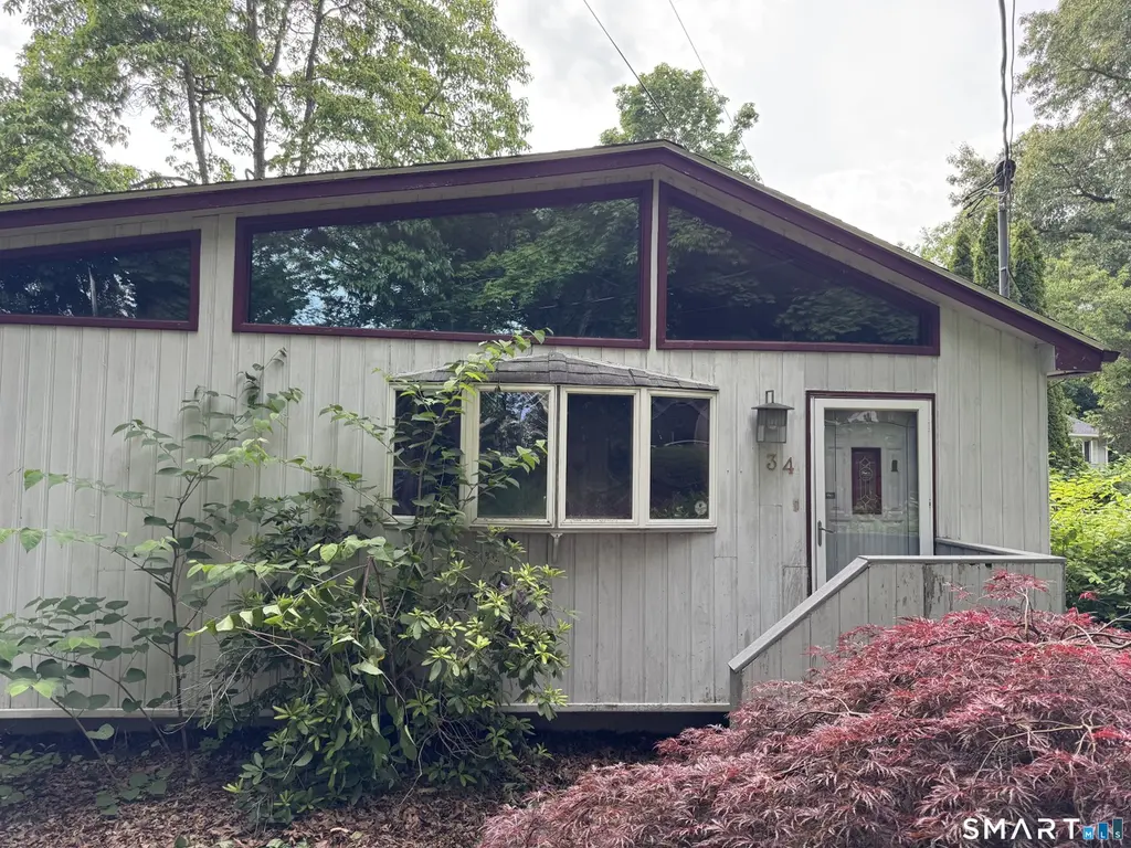 28 Pleasant Ave