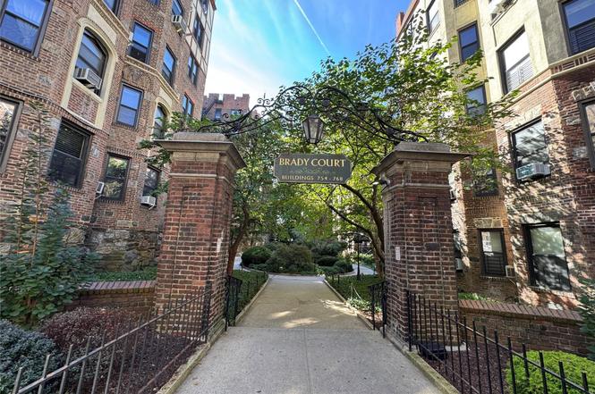762 Brady Ave #221