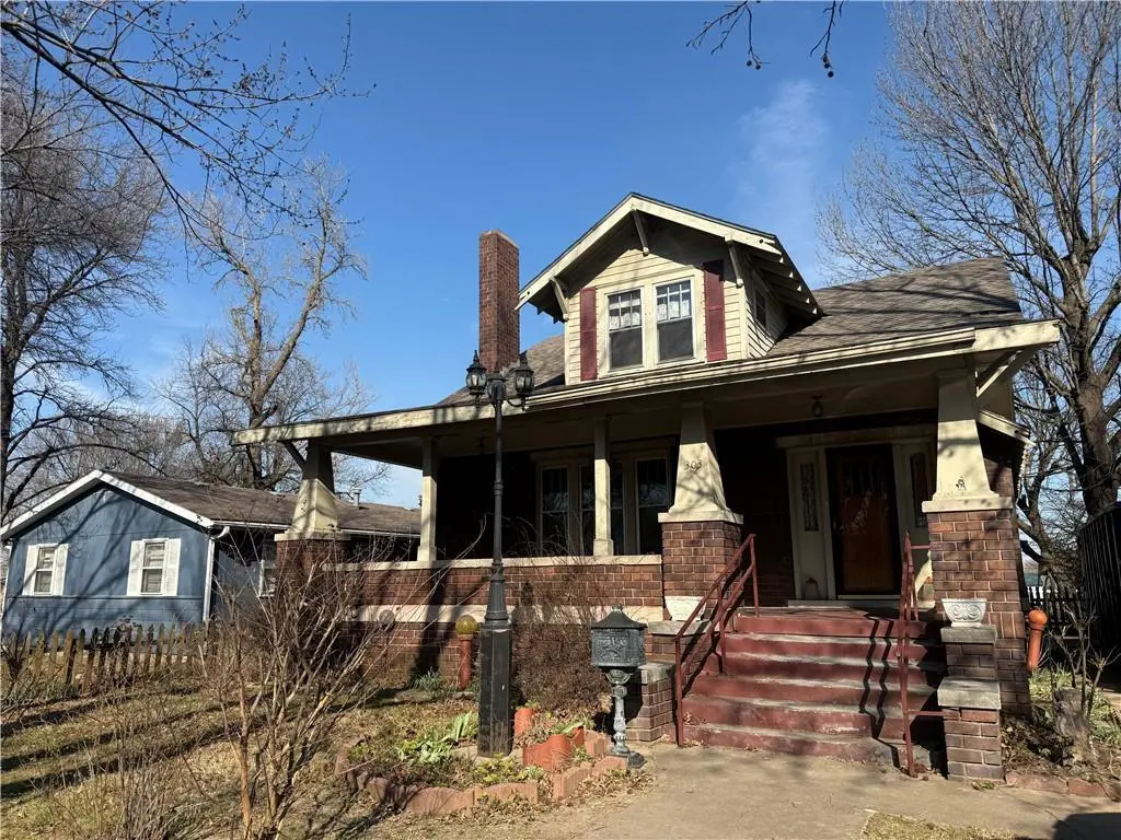 303 S Elm St