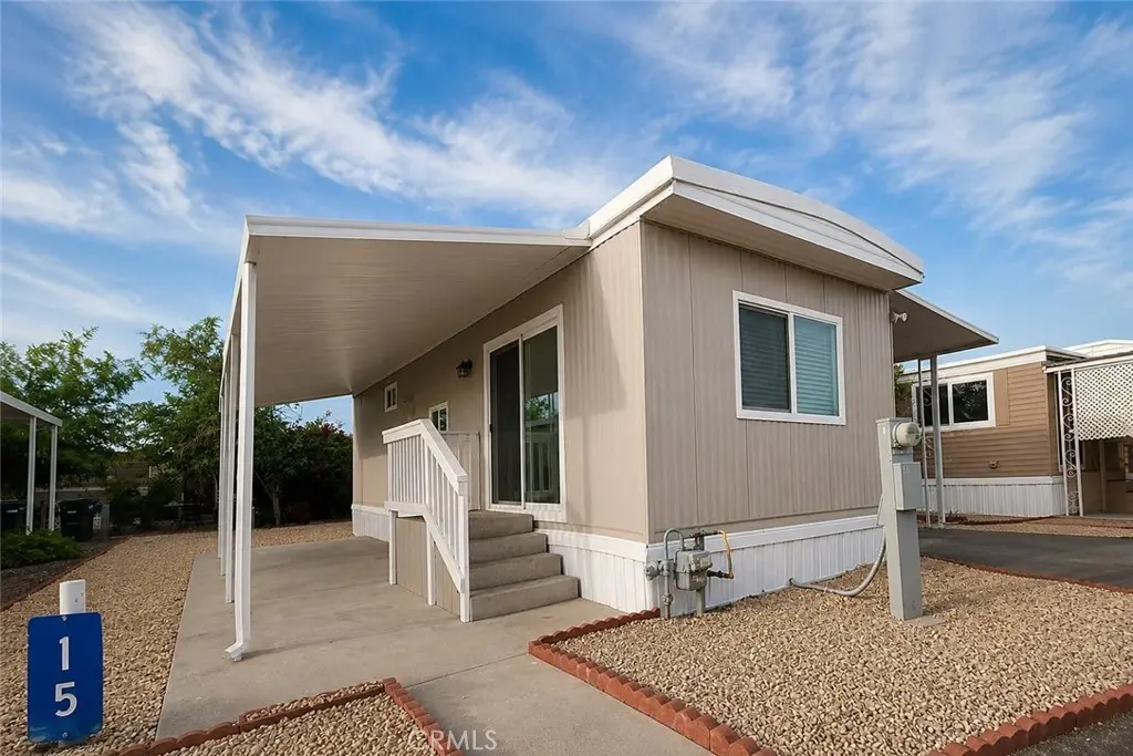 1600-Spc 15 S San Jacinto Ave