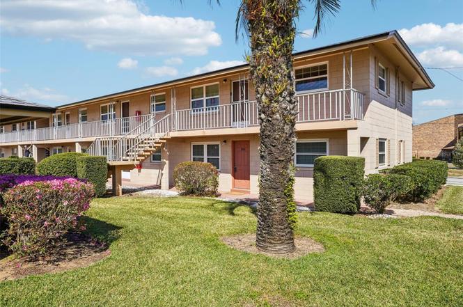 1100 E Caroline St #106