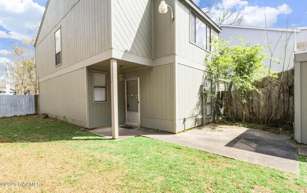 14 Larkspur Ln
