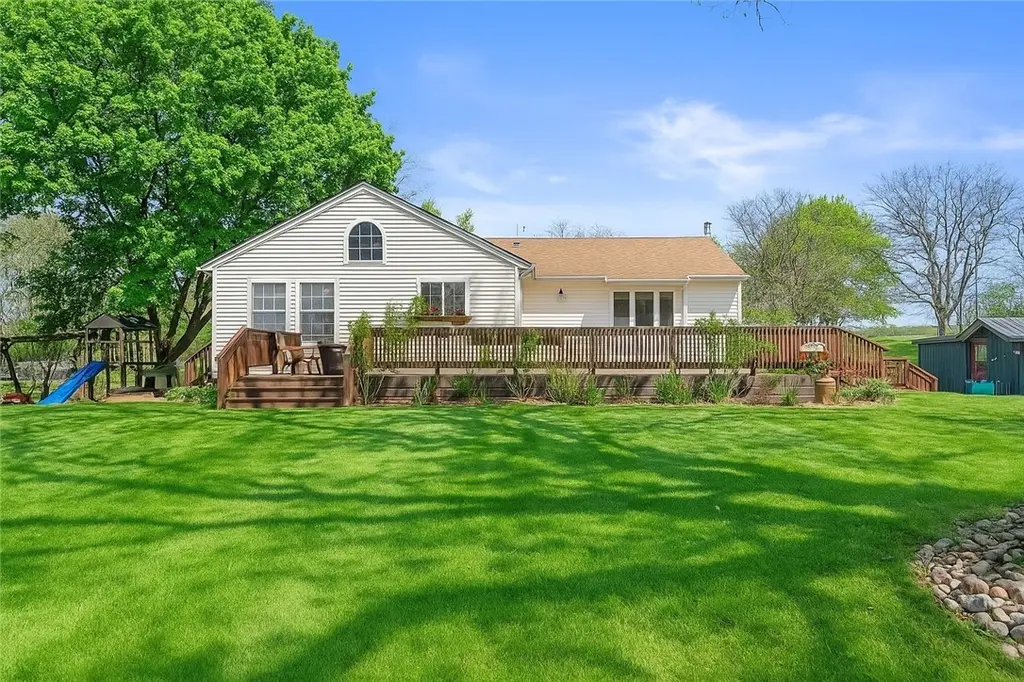 637 Hahnel Rd