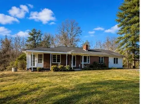 2282 Old Pipers Gap