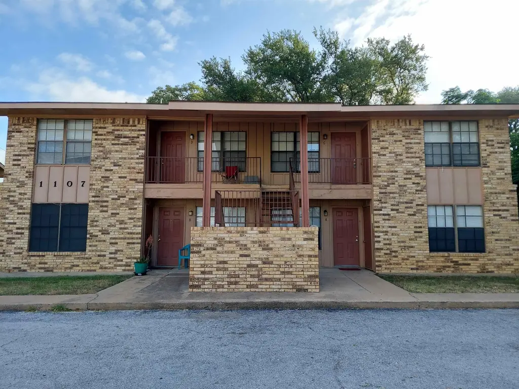 1111D Broadway