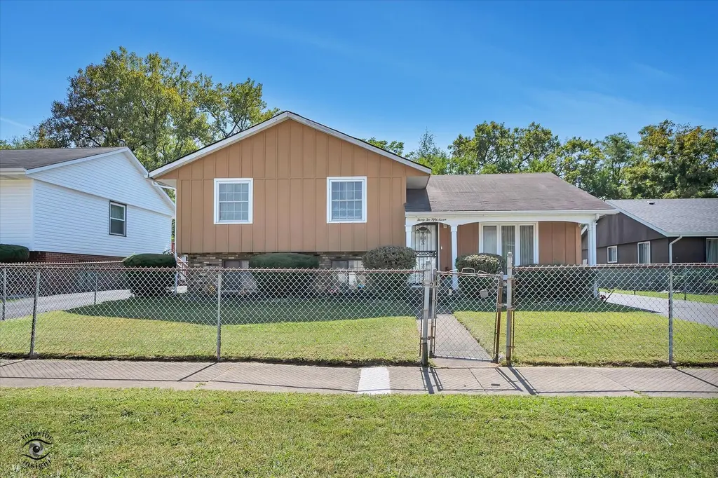 3257 Magnolia Dr