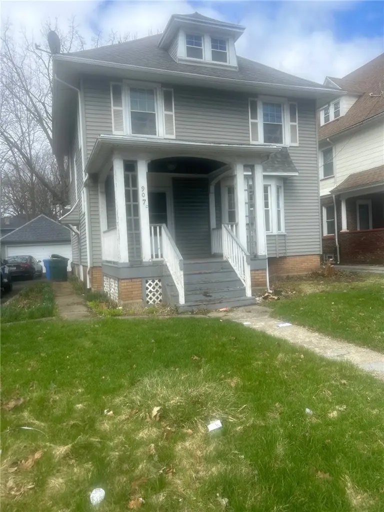 907 Dewey Ave