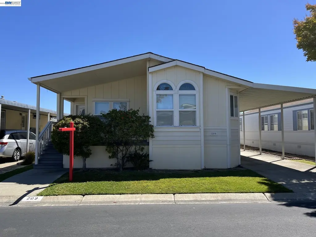 209 Santa Susana