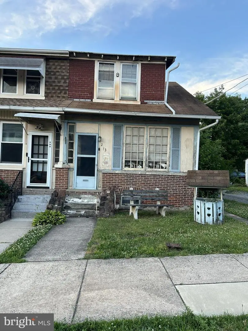 213 East St