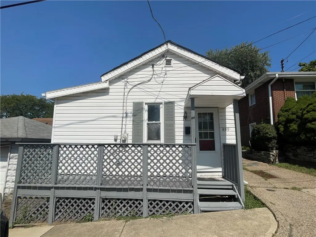 899 9th St