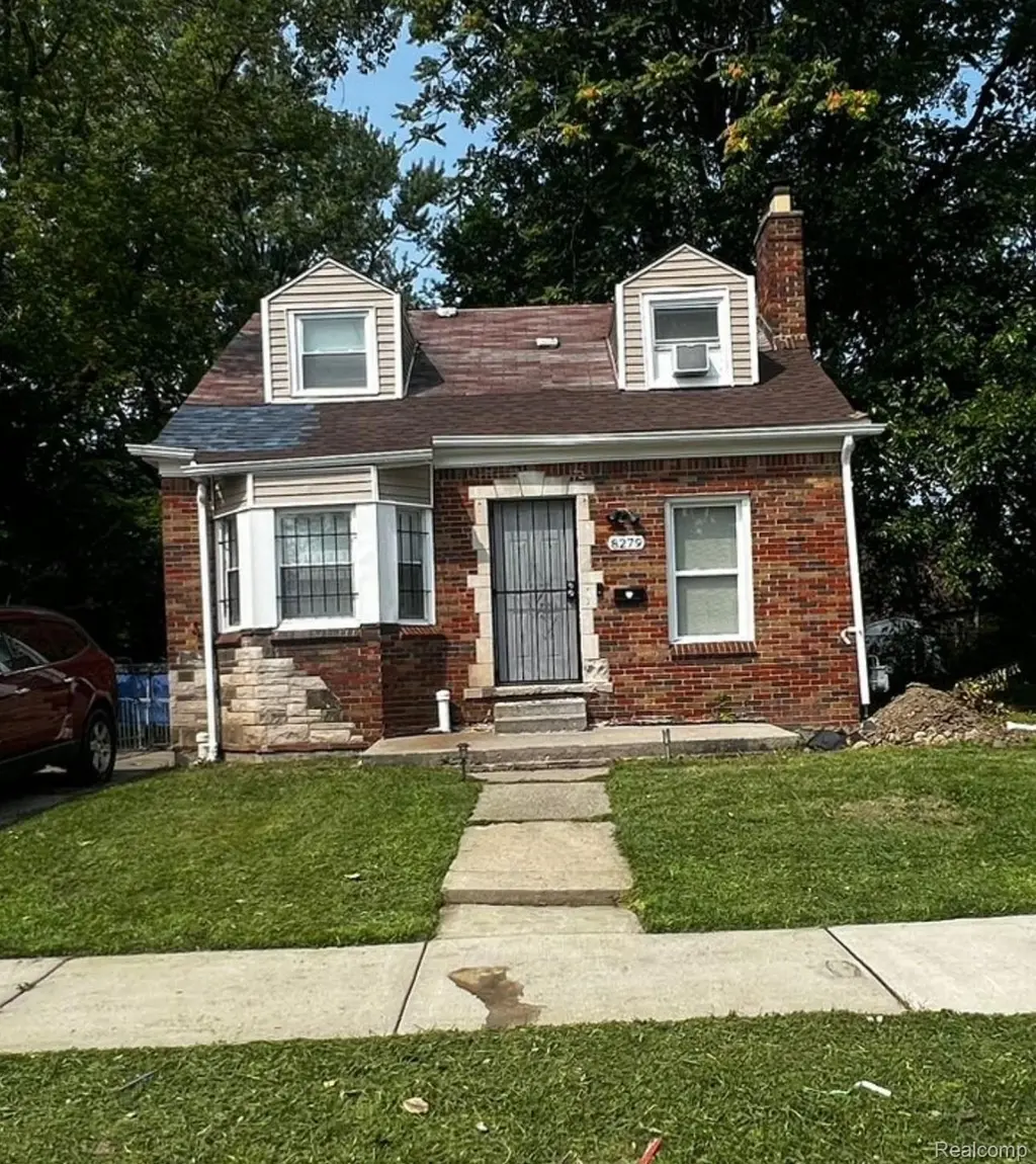 8279 Greenlawn St
