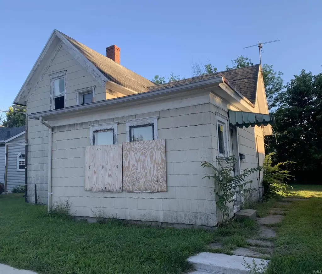530 W 5th St
