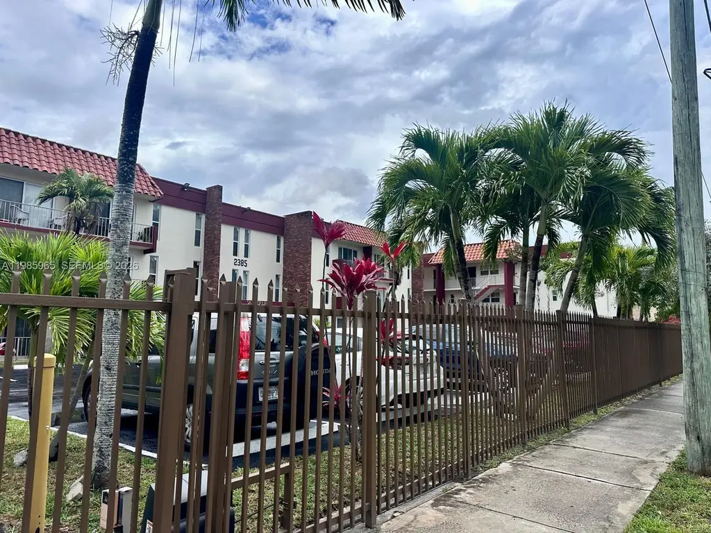2385 NW 11th St Unit B16