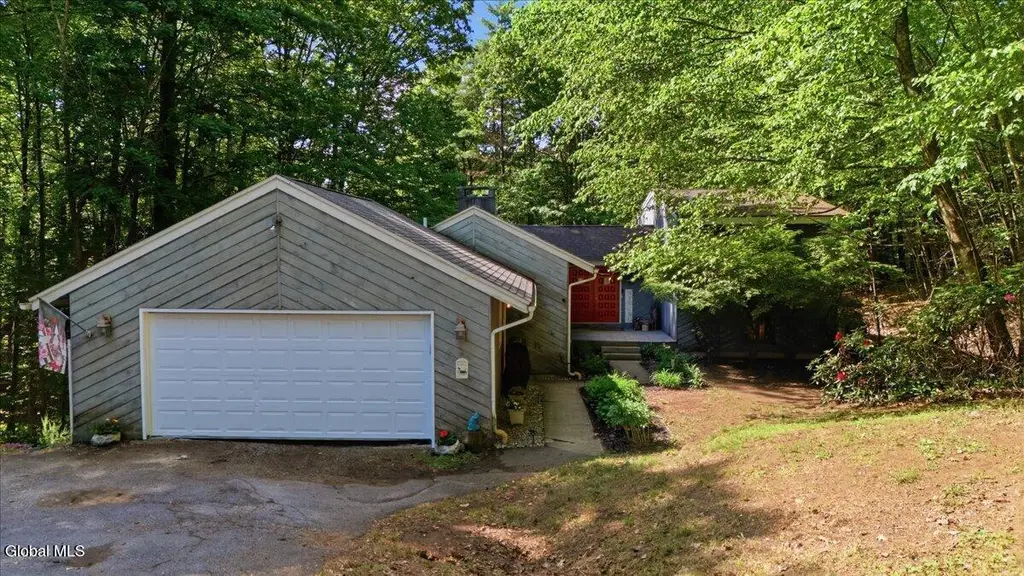 54 Carriage Hill Rd