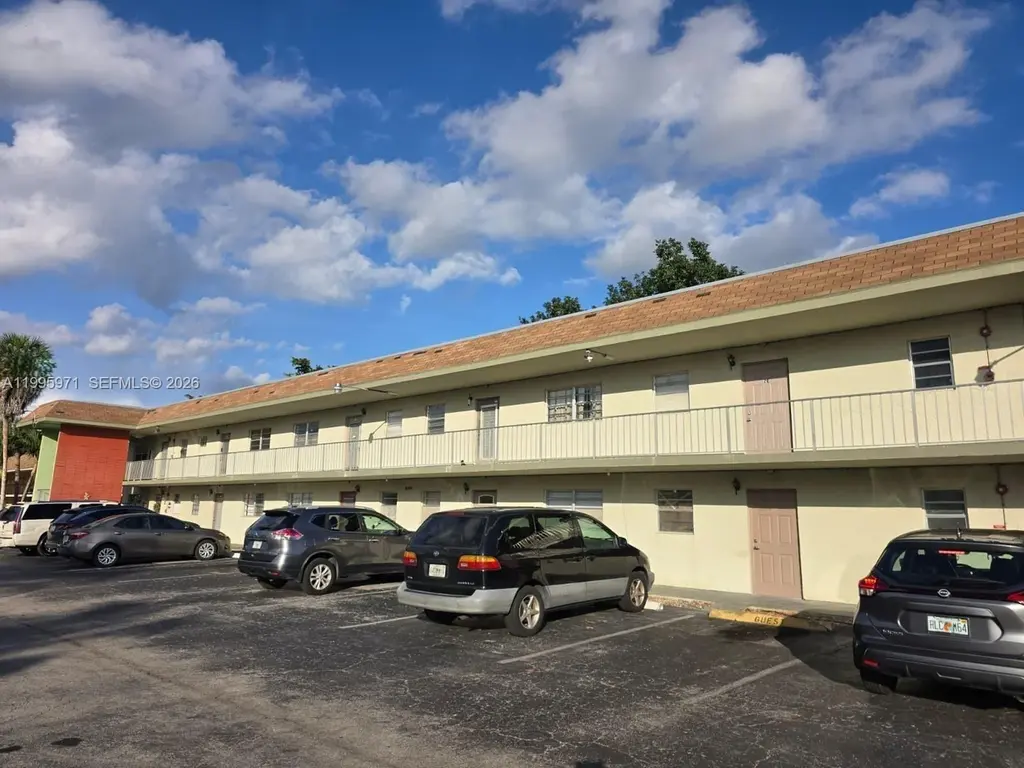 609 S State Road 7 Unit 2D