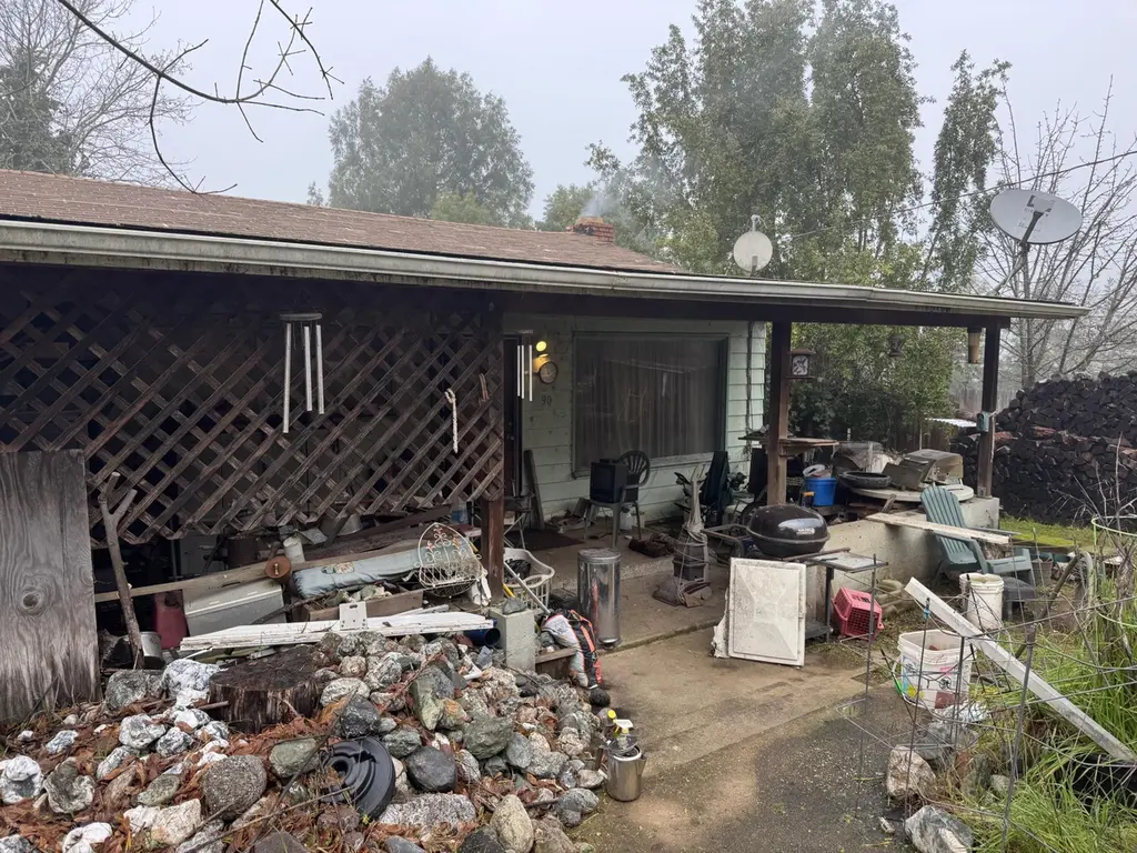 90 Maple Ln