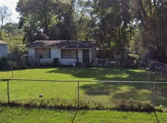 2611 Vivian St