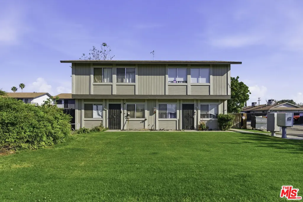 330 Roberts Ln