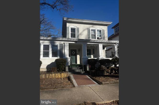 812 E Elmer St