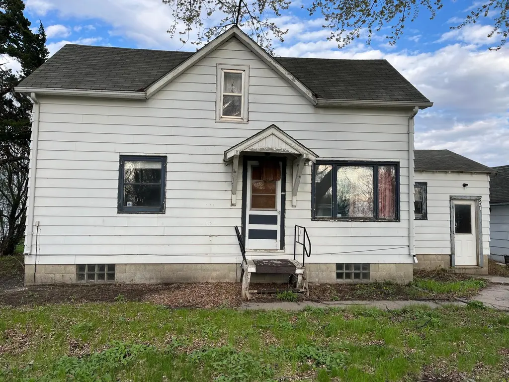 301 Main St