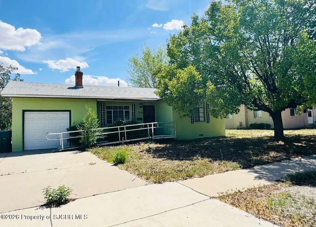 709 Zuni Dr