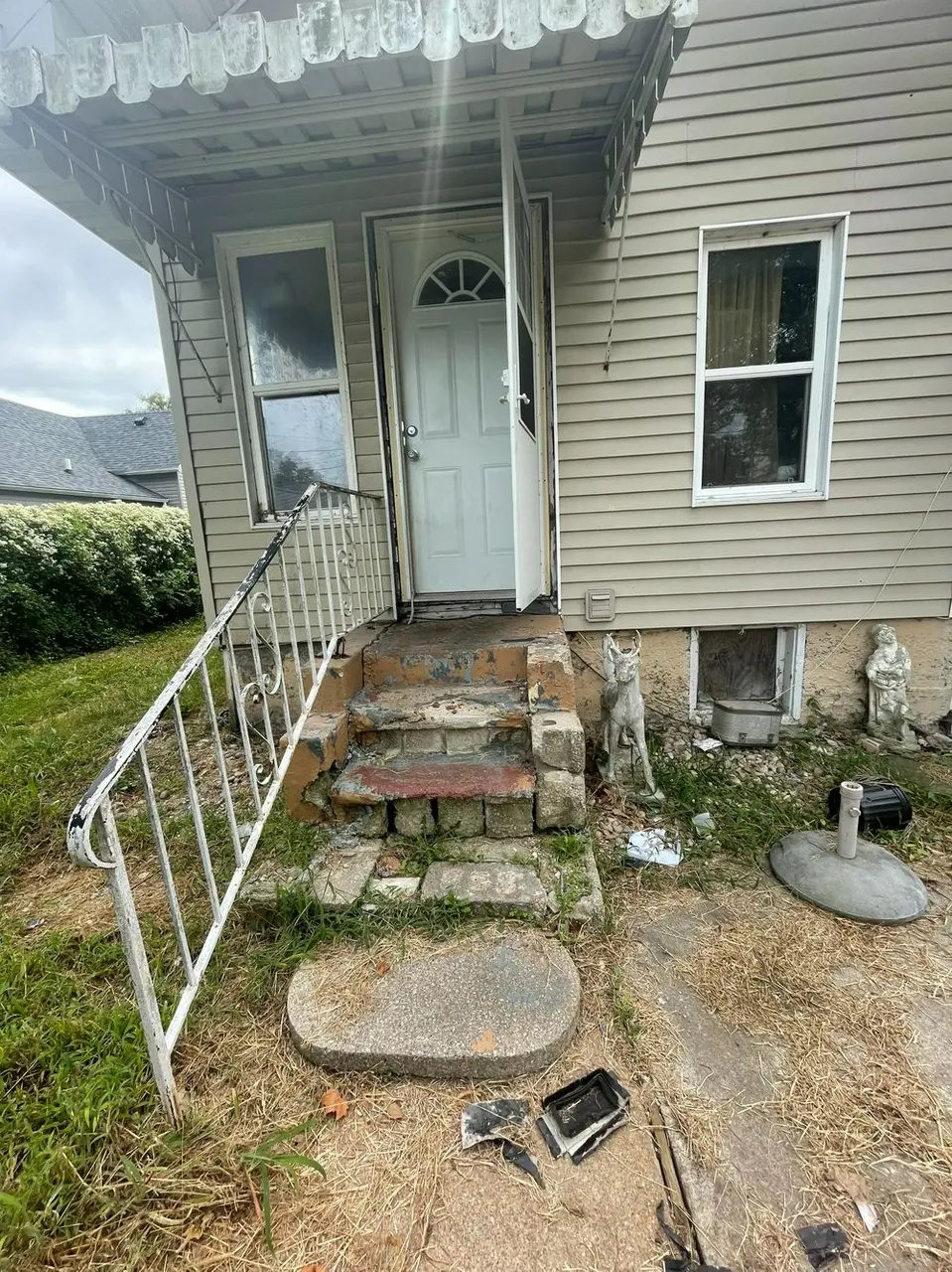 205 W Saint Louis St