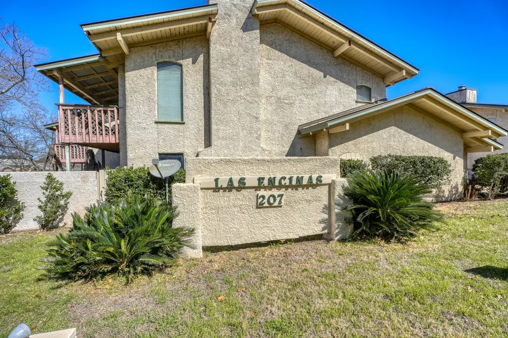 207 N Hi Circle N St N Unit 105 A&B