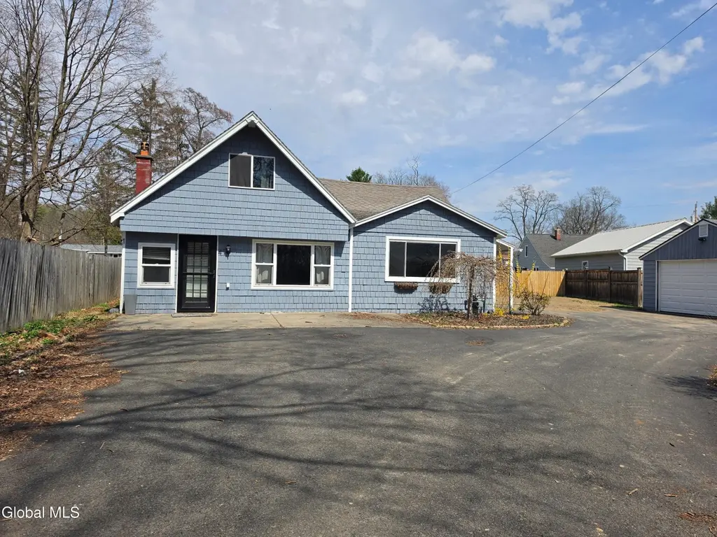 4 Valleyview Ave