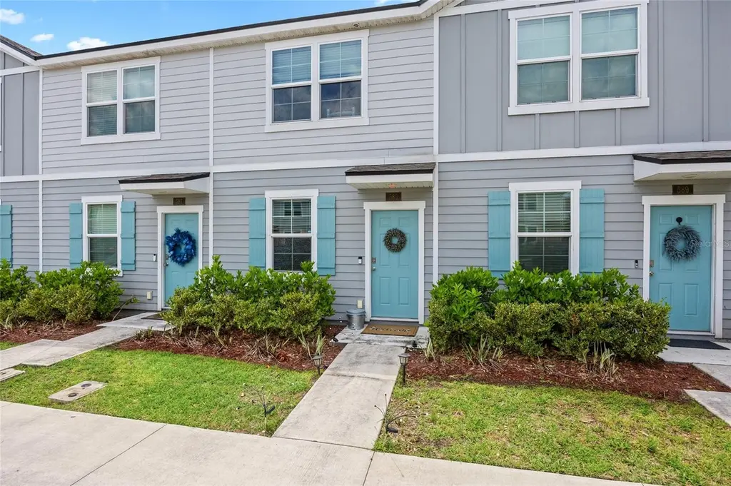 585 Running Woods St
